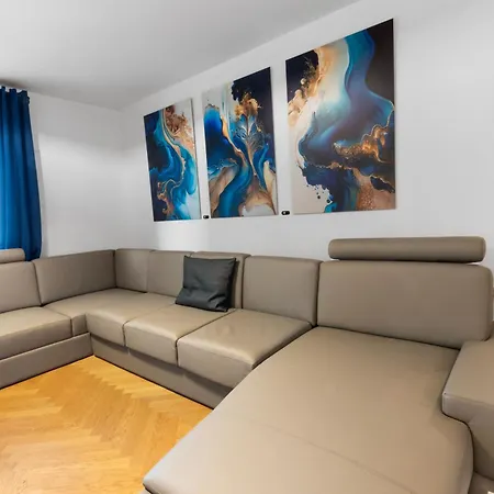 アパート Luxurioese 3-zi-wohnung Im Zentrum, Grosser Balkon ドレスデン