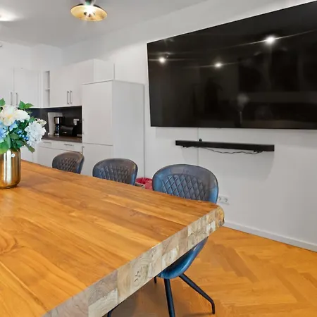 Luxuriose 3-zi-wohnung Im Zentrum, Grosser Balkon Apartment Dresden