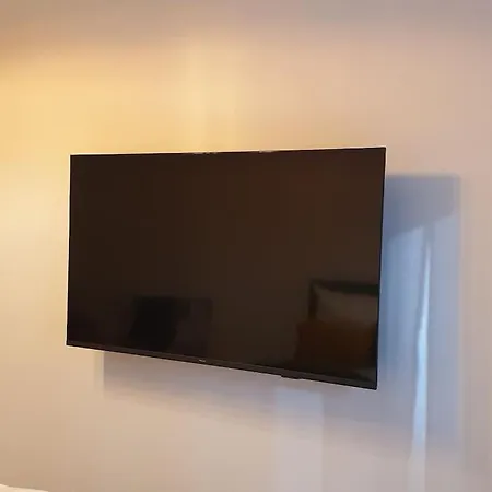 Luxurioese 3-zi-wohnung Im Zentrum, Grosser Balkon Daire